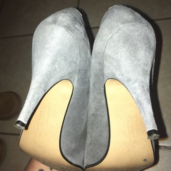 Grey heels - Picture 4 of 5